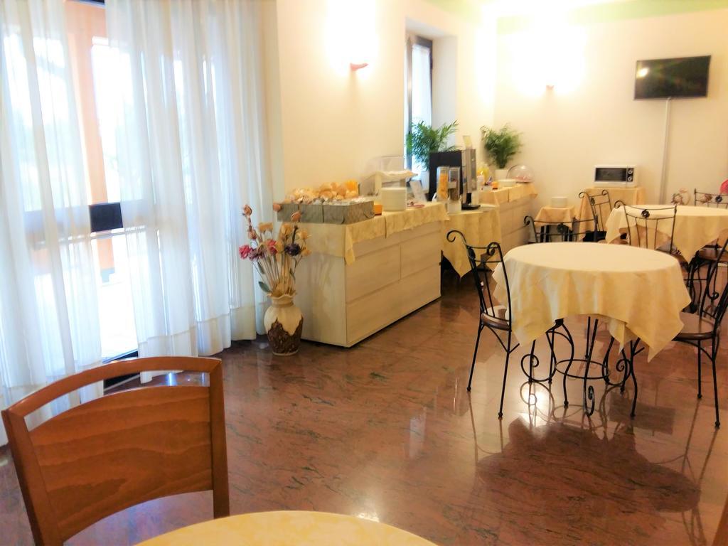 Hotel La Rama ลาซีเซ ภายนอก รูปภาพ